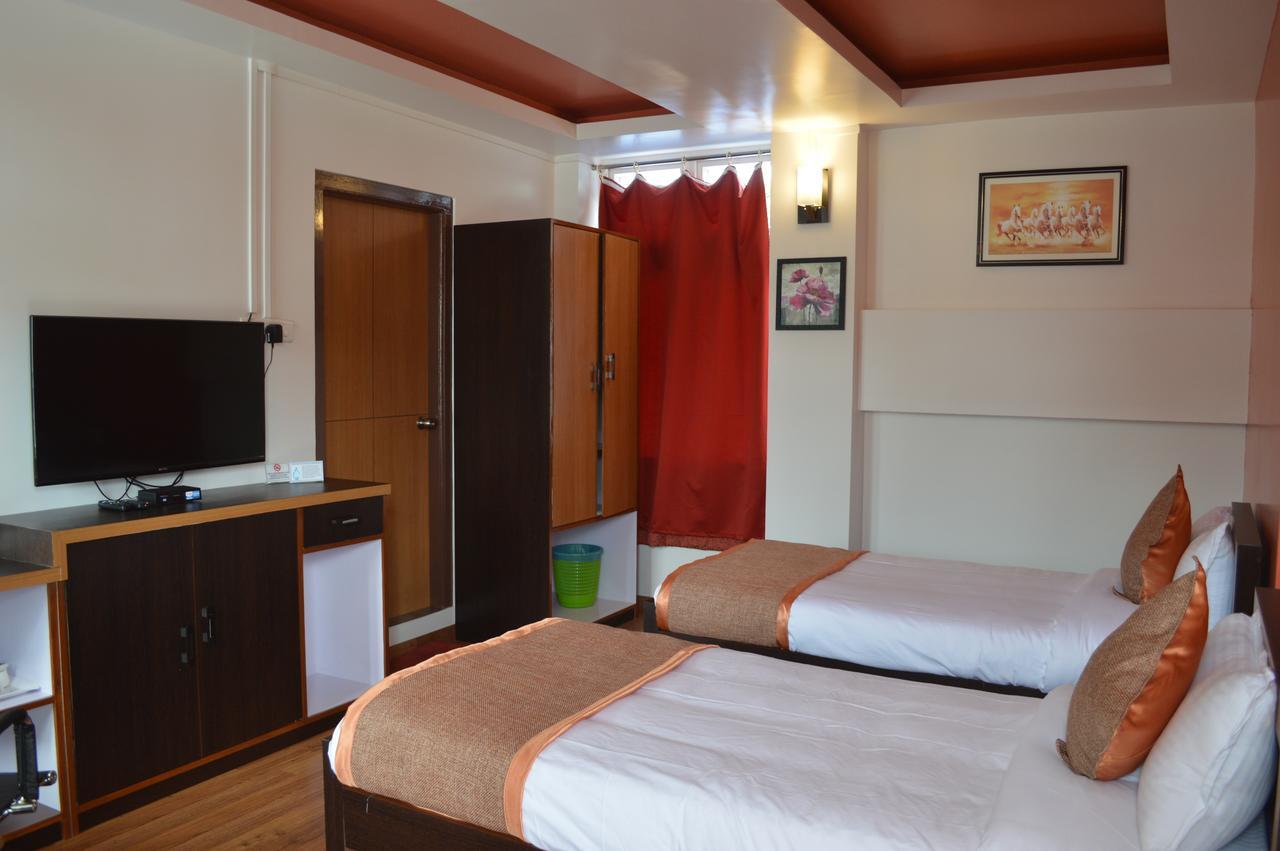 Orange Homestay Шилонг Екстериор снимка